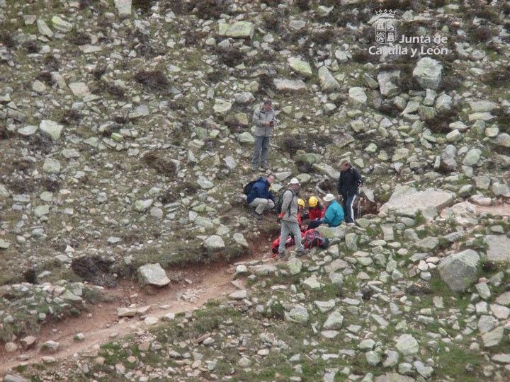 Rescatan a un senderista burgalés accidentado en la Laguna Larga de Picos de Urbión