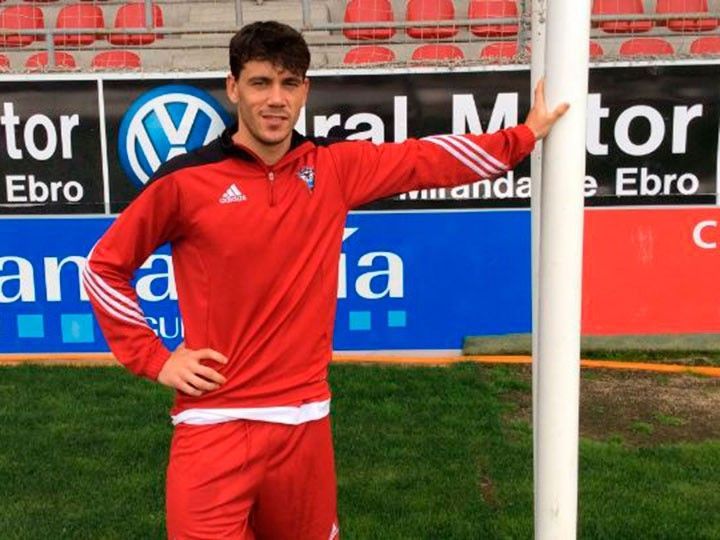 Iker Guarrotxena, primer fichaje del Mirandés