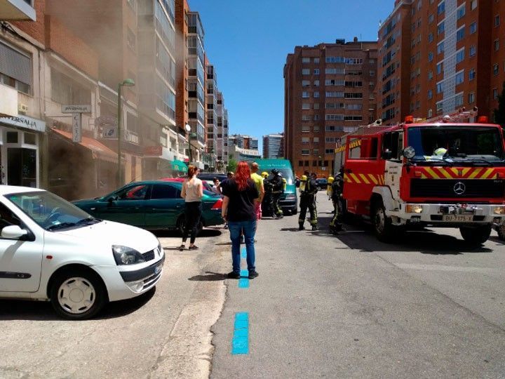 Un incendio en una carnicería de la Avenida del Vena dispara las alarmas