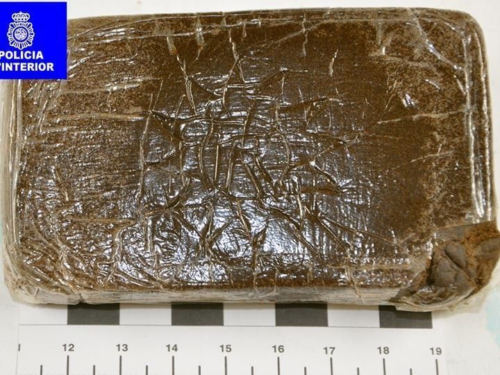 Detenido por llevar 120 gramos de hachís ocultos en el coche