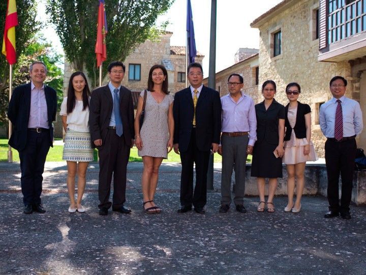 Una delegación de la Wuyi University de China conoce la Universidad de Burgos