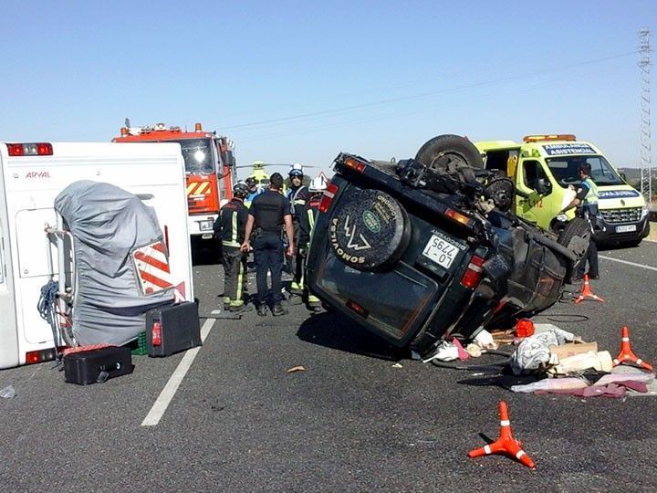 Una veintena de heridos en nueve accidentes de tráfico