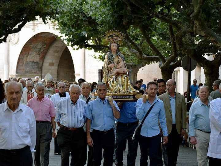 Santa María La Mayor sale en vísperas de la celebración de la Asunción