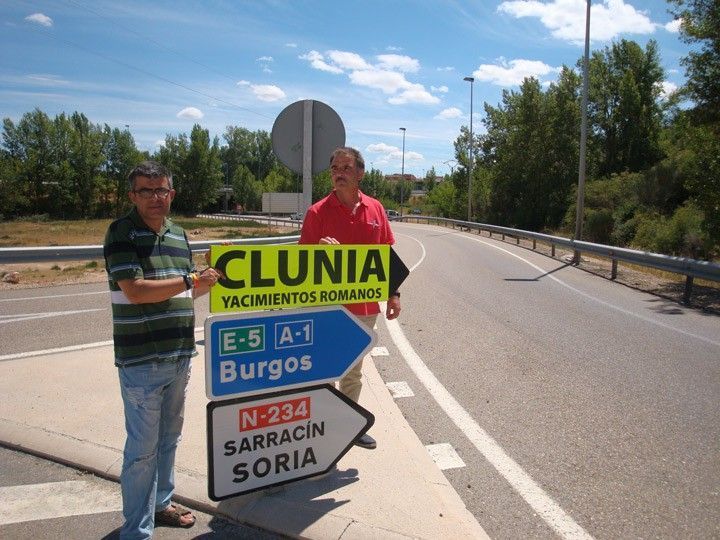 Pueblos Olvidados reclama mejoras en la señalización de Clunia en las carreteras