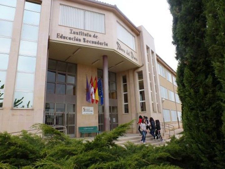 La Junta aprueba nuevas secciones bilingües en el instituto de Roa y el Blanca de Castilla