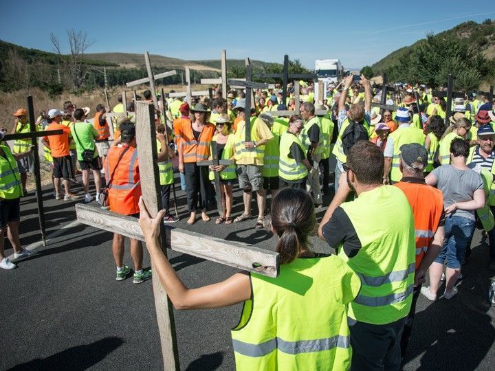 La Plataforma de la N-I vuelve a cortar la carretera para exigir una AP-1 libre de peaje