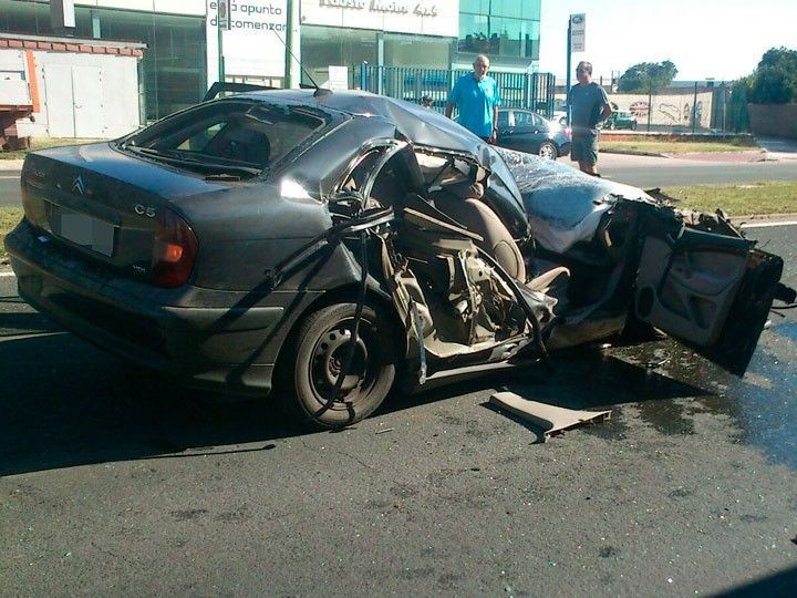 Herido leve tras colisionar contra un camión aparcado y dar positivo en alcoholemia