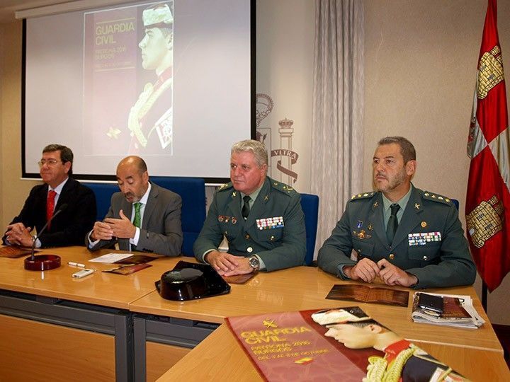 Un exhibición táctica y un carrusel hípico para la patrona de la Guardia Civil