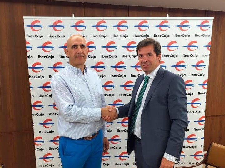 Ibercaja renueva su compromiso con el Club Atletismo Aranda