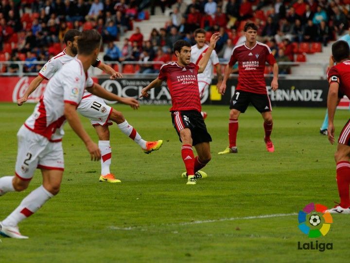 2-1. El Mirandés se gradúa ante un Rayo demasiado errático