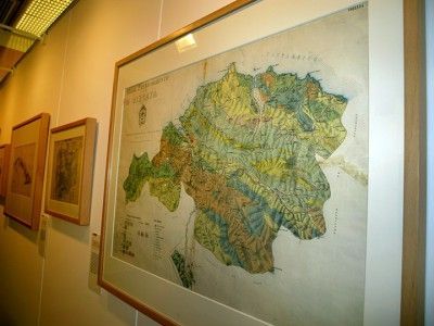 Se incluyen mapas de diferentes épocas históricas. PCR