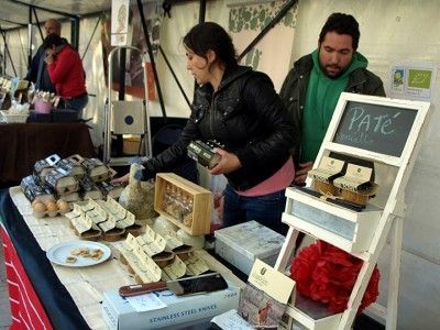 De Venialbo (Zamora) vienen patés de pollos camperos ecológicos. PCR