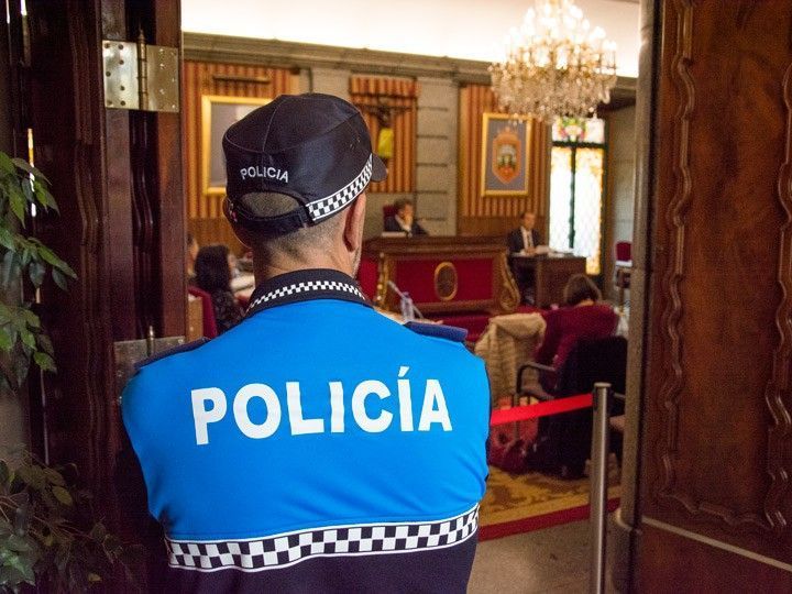 Un grupo de trabajo estudiará la reorganización de Policía Local