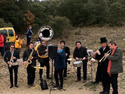 La música de 'La Chistera Negra' ha amenizado la jornada. BC