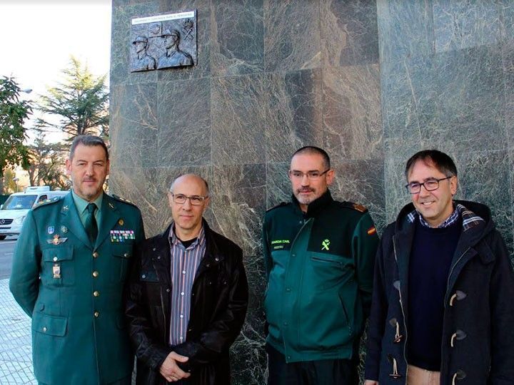 La Guardia Civil estrena una placa de “seguridad y confianza para el peregrino”