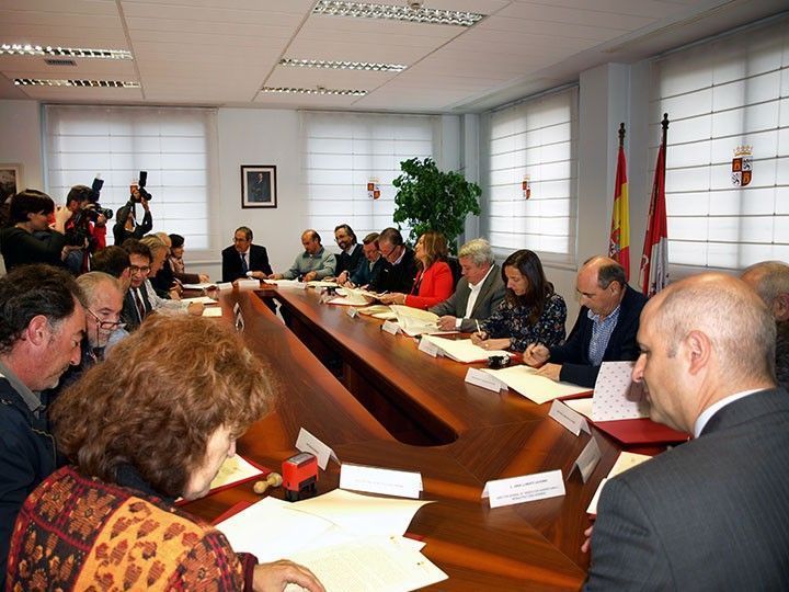 La Junta arranca el Banco de Tierras con cesión de fincas a 21 municipios de Burgos