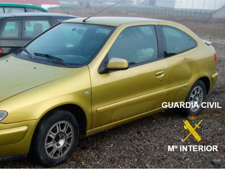 Detenidos dos individuos que robaron 15.000 euros en pagarés de un coche