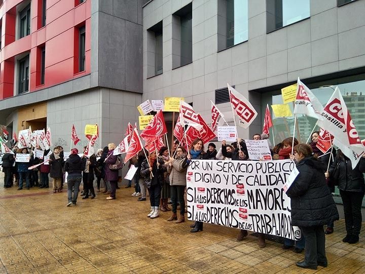 Rechazan los “parches” frente a “deficiencias” de personal en las residencias