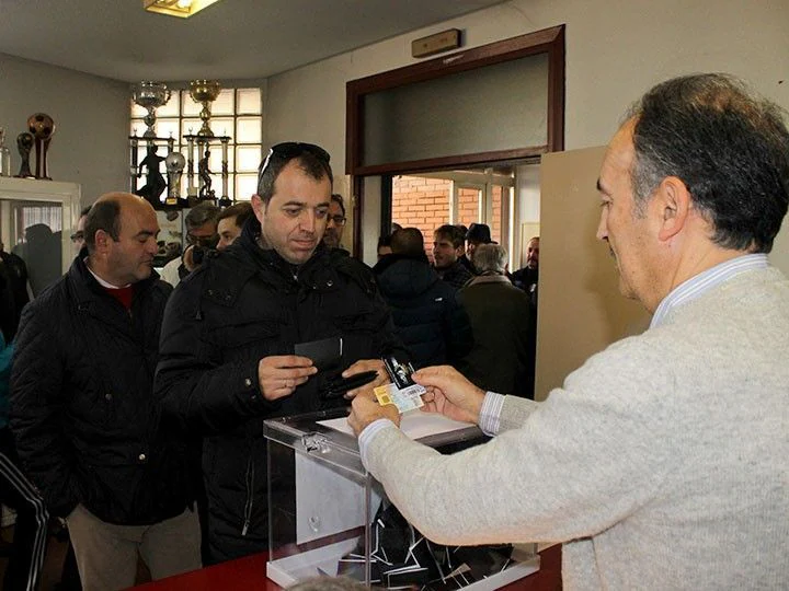 La ilusión del cambio en el Burgos CF marca la jornada electoral