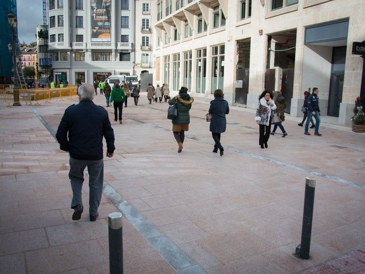 El Ayuntamiento abre parcialmente al paso peatonal la plazo de Santo Domingo