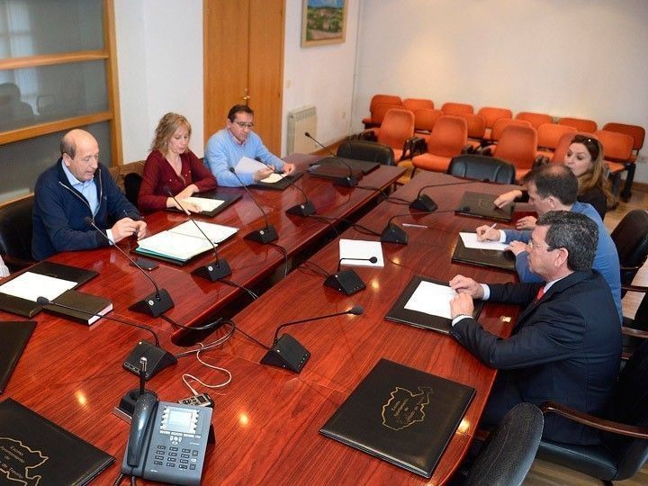 Dimite el alcalde de Condado de Treviño en protesta por el “abandono” del enclave