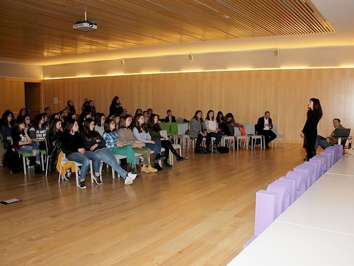 Desde los cinco años, una niña empieza a pensar que no sirve para la ciencia