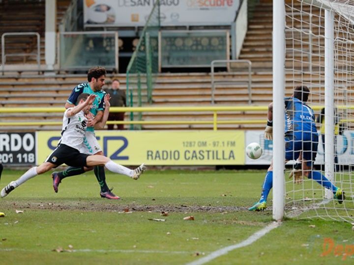 0-1. La pegada del Racing tumba a un Burgos CF que mereció más