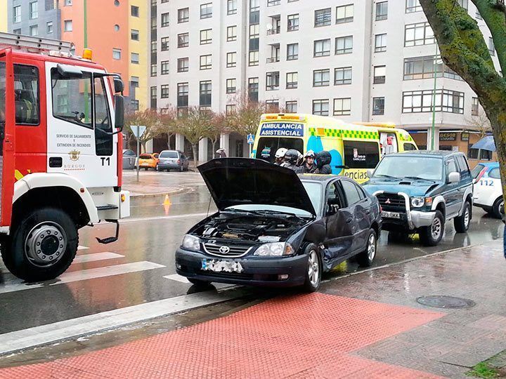 Un herido en la colisión de un turismo y un todoterreno en Victoria Balfé