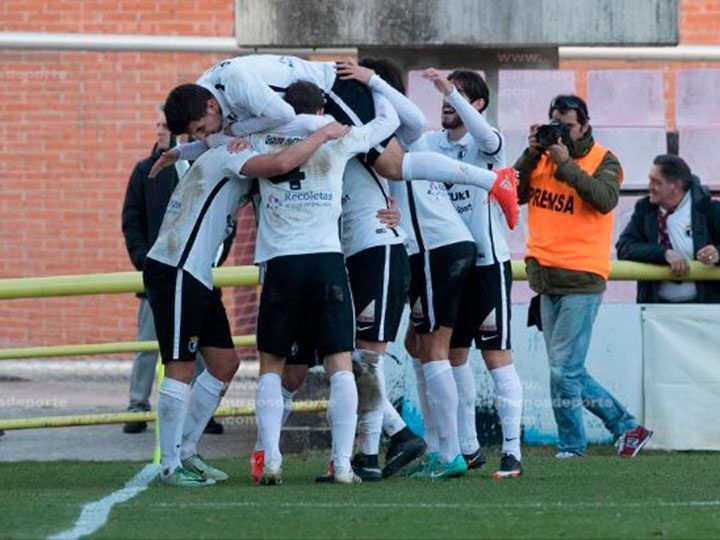 2-0. El Burgos sorprende ganando al equipo más en forma