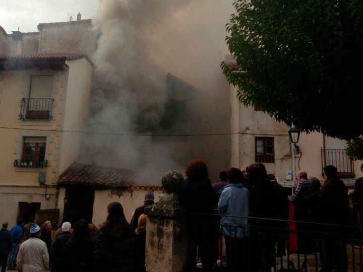 Sufre quemaduras tras una explosión y un incendio en una vivienda en Oña