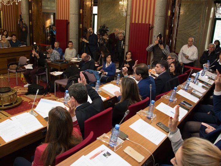 El PP aprueba el presupuesto con el apoyo de Gómez y la abstención del PSOE y Álvarez