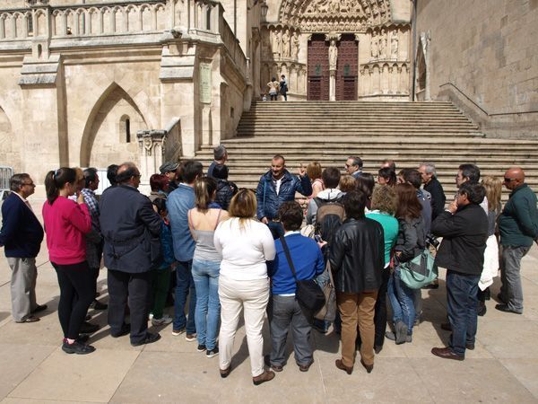 Los guías turísticos recaudan fondos para Cáritas, visitando la Catedral