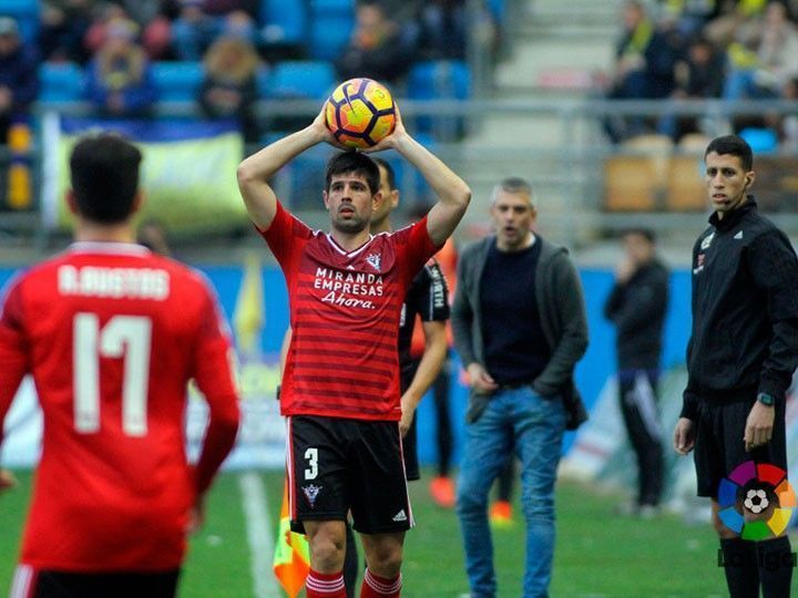 2-1. El Mirandés no puede contener al Cádiz