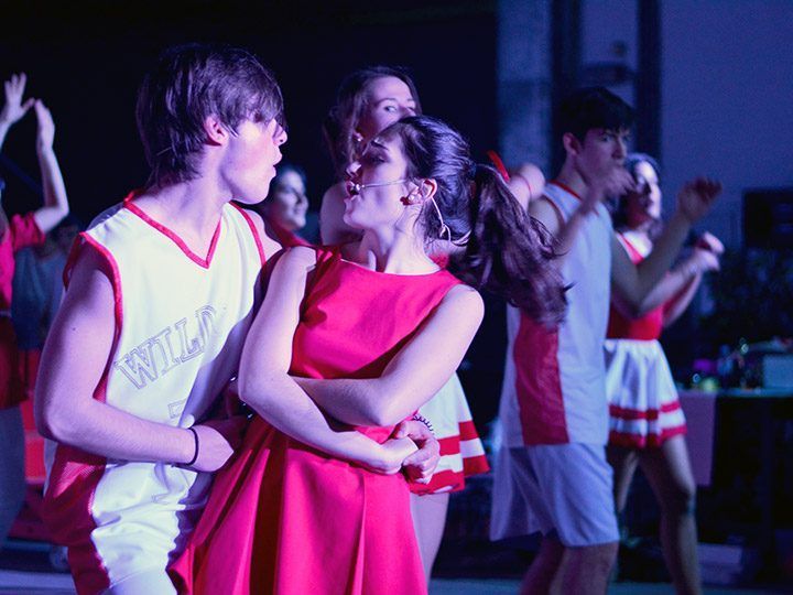 Un centenar de jóvenes de la parroquia de SAFA ponen en escena ‘High School Musical’