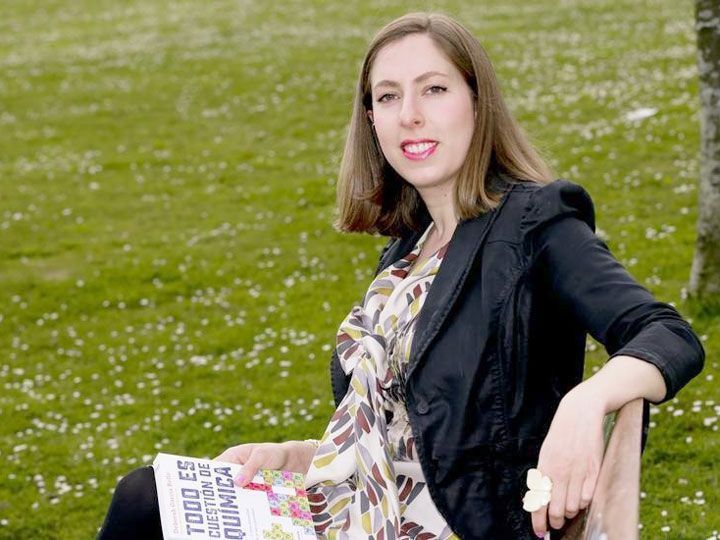 La escritora y divulgadora Déborah García desvela la relación entre ciencia y arte