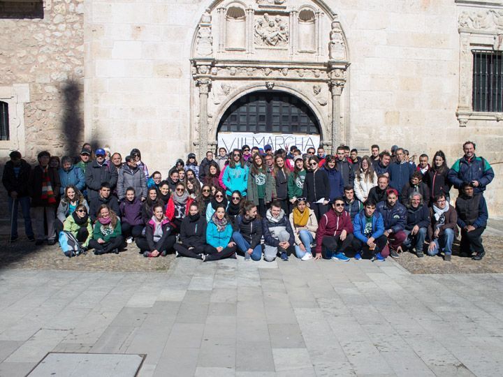 Alumnos de Educación Social de la UBU caminan por la educación en Bangalore