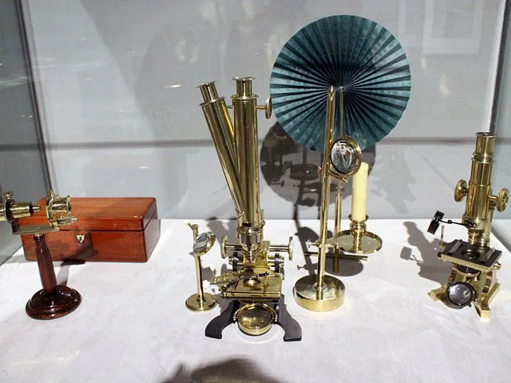 Un microscopio original de Leeuwenhoek, padre de la microbiología, en  'Pieza Única' | Las noticias de Burgos según suceden 