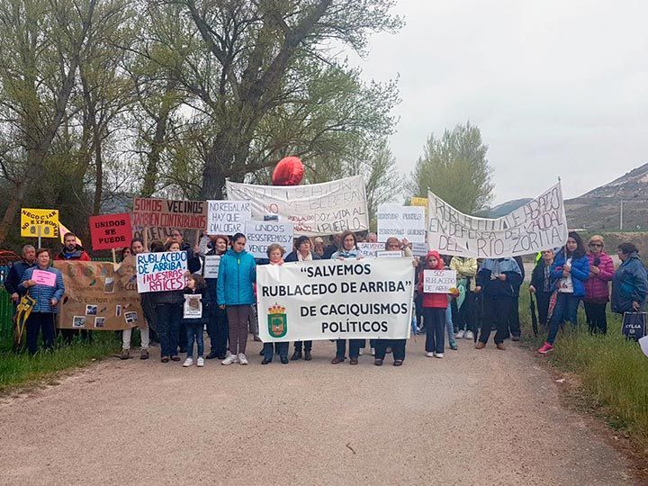 Rublacedo de Arriba pide paralizar la embotelladora hasta “negociar mejoras”