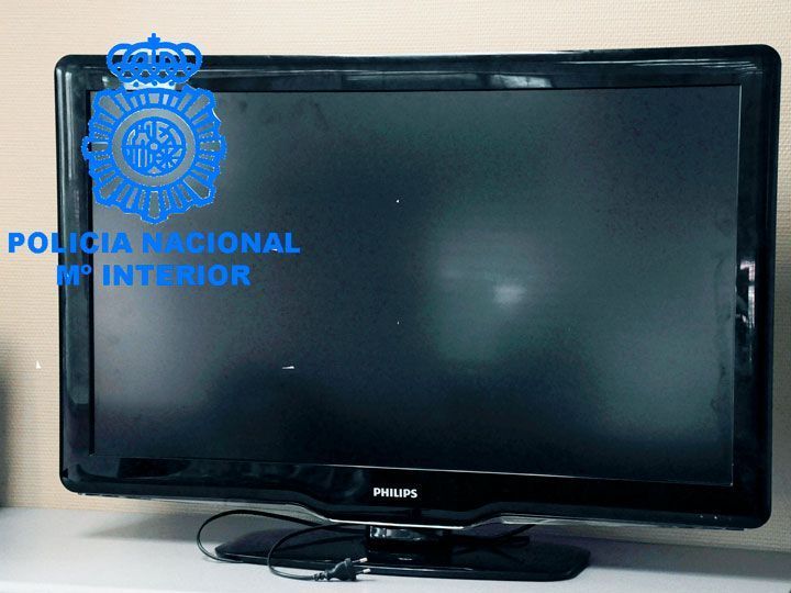 Entra por la fuerza en un hotel para robar una televisión