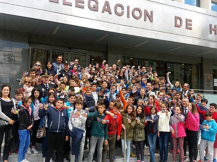 Un centenar de alumnos burgaleses recibe el carné de Ciberexpert@