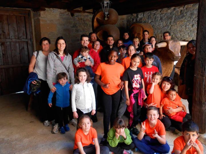 La Asociación Los Machuchos de Revillarruz descubre la Cueva de los Franceses