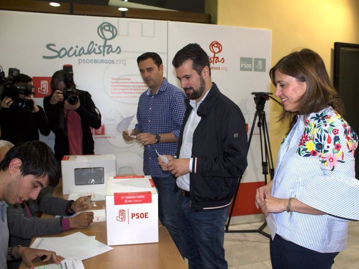 El PSOE decide su futuro apelando al “compromiso y la participación” de todos los afiliados