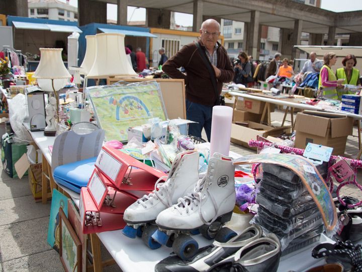 Apace vuelve a llenar la Plaza de España con su rastrillo solidario en busca de fondos