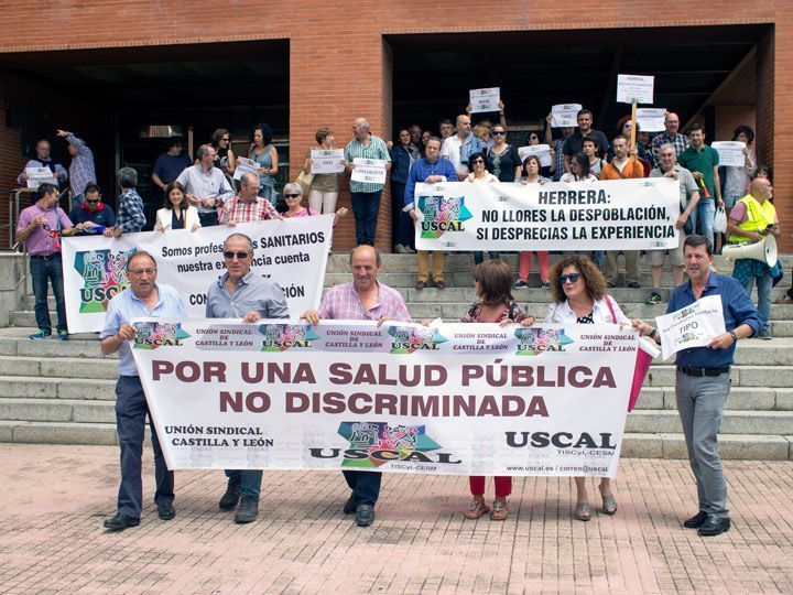 El personal sanitario de la Junta se concentra por un trato igualitario