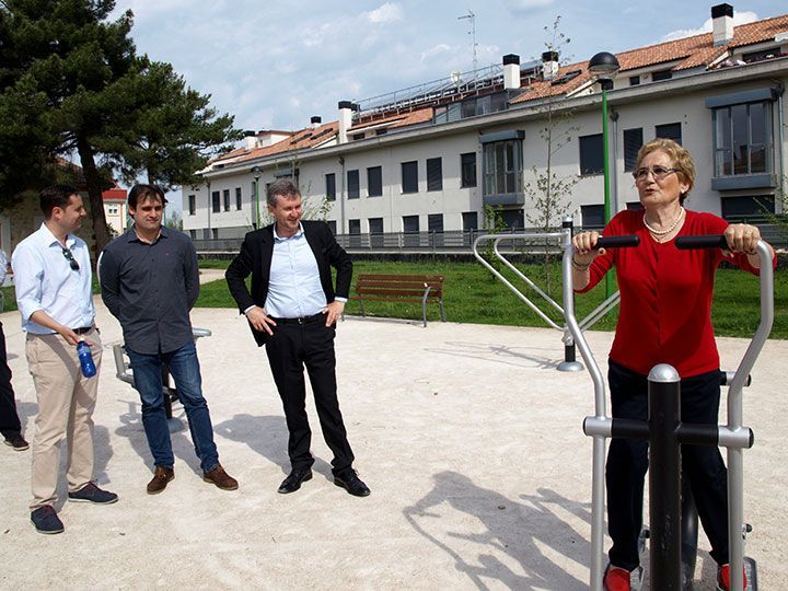 Villafría estrena urbanización del entorno de la antigua Casa del Médico