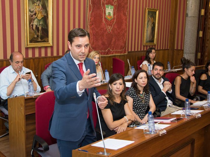 … Y el PSOE insiste en que son ellos los que están “asumiendo la iniciativa”