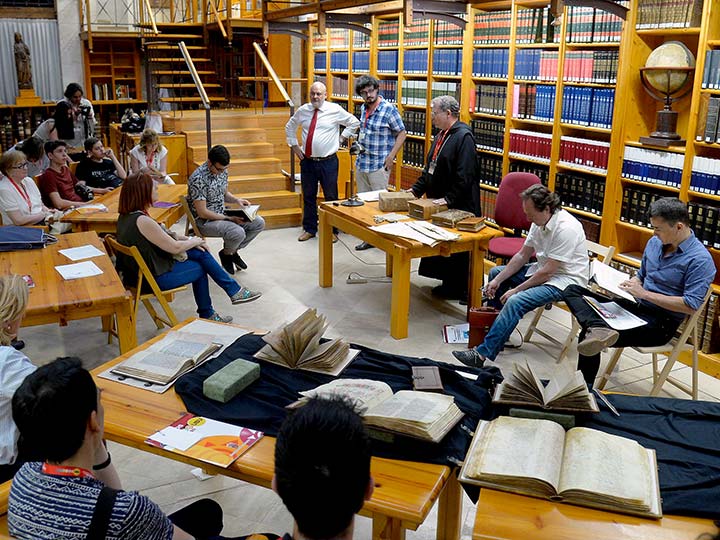 La editorial Siloé muestra su labor cultural en la apertura del Curso de Verano ‘Documento e Historia’