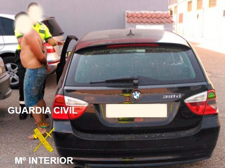 Arrestado por circular temerariamente y con las placas de matrícula ocultas por la A-1