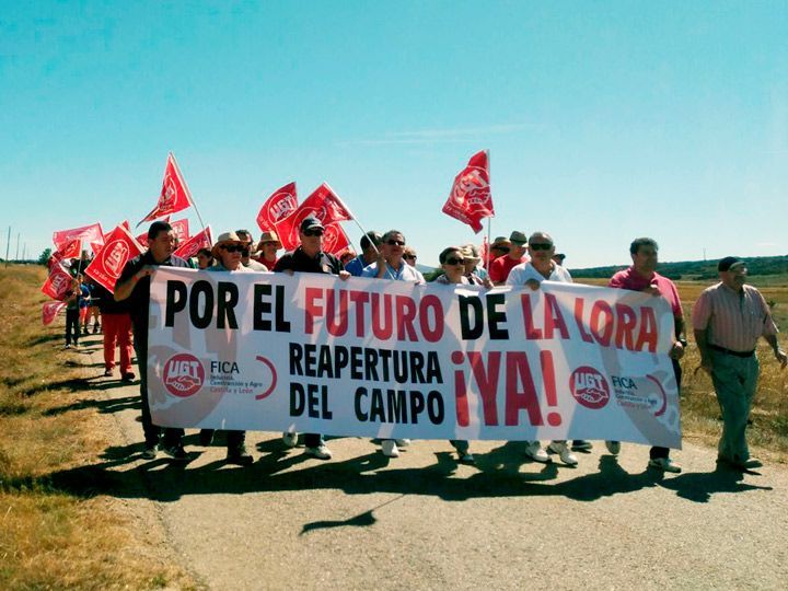 Cerca de 300 personas reclaman reactivar la explotación petrolífera de La Lora