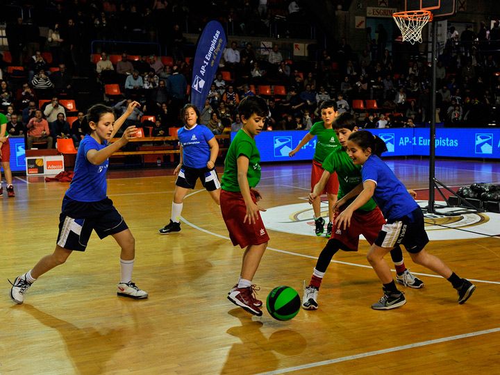 Resultado de imagen de baloncesto en la escuela